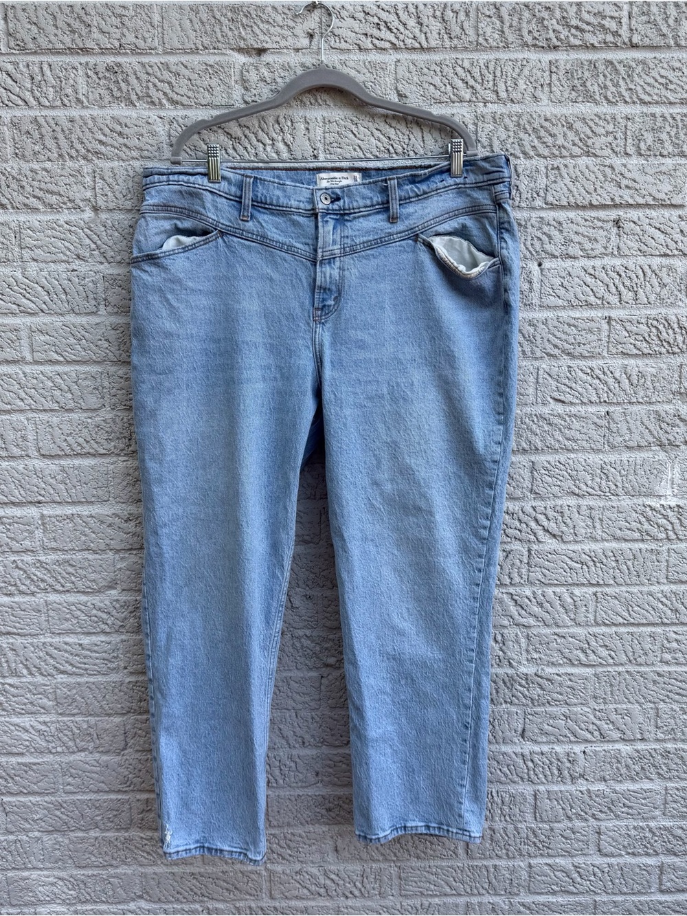 Abercrombie & Fitch The ’90s Straight Jean Size 34 / 18 Mid Rise Light Wash